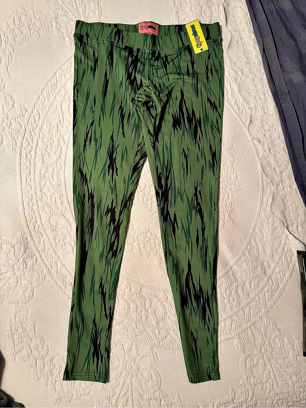 Tipsy Elves Zombie Leggings Abstract Print Leggings in Green & Black Size Medium